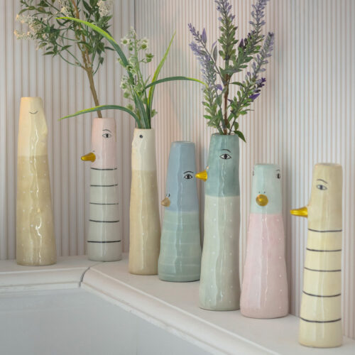 Lille høj slank vase i porcelæn-keramik